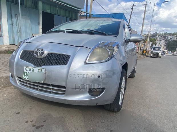 Toyota Yaris 1.0 Eco 2006 Gray