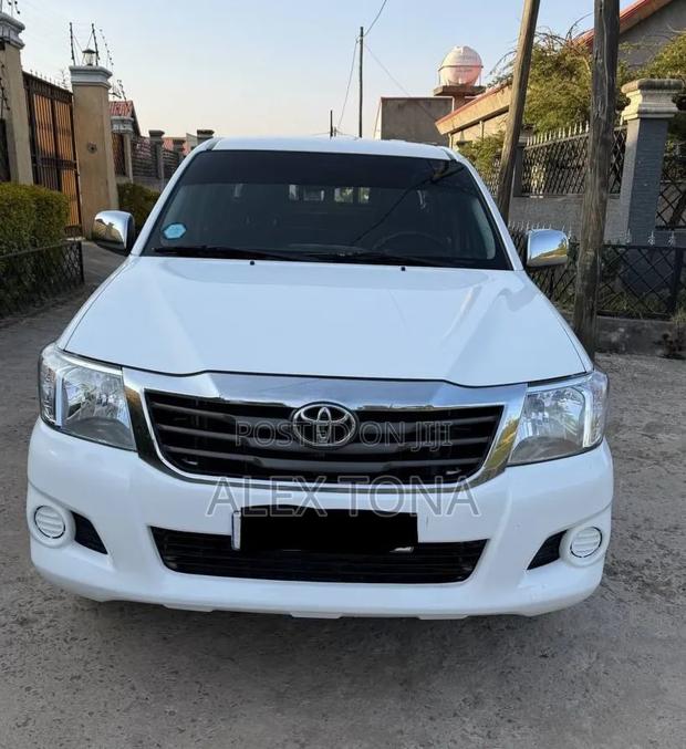 Toyota Hilux 2015 White