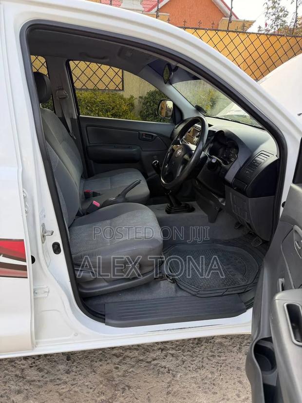 Toyota Hilux 2015 White