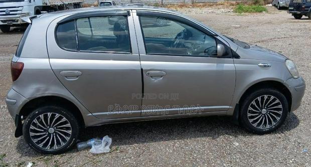 Toyota Vitz 2003 Silver