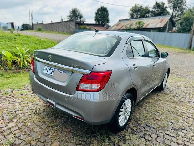 Suzuki Dzire 2022 Silver