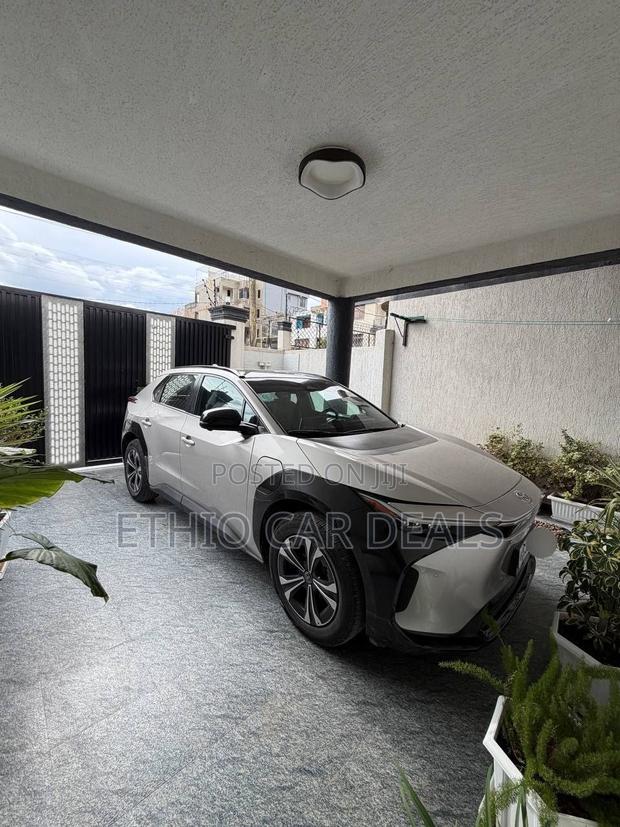 Toyota bZ4X 2024 Gray