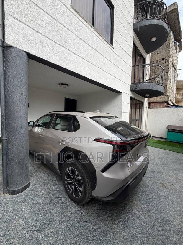 Toyota bZ4X 2024 Gray