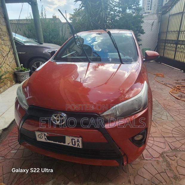 Toyota Yaris 2017 Orange