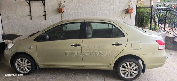 Toyota Yaris 2006 Gold