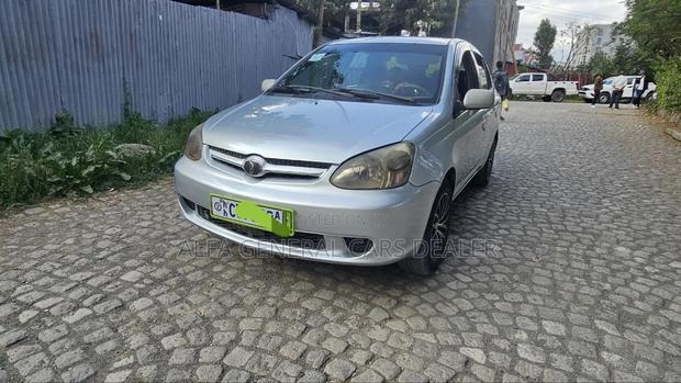 Toyota Platz 2005 Silver