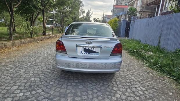 Toyota Platz 2005 Silver