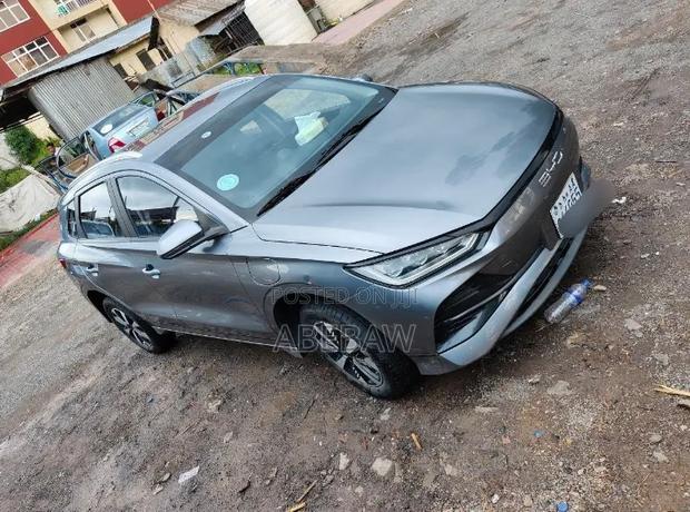 BYD E2 43 kWh 94 hp FWD 2024 Gray