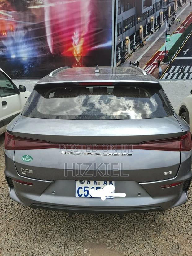 BYD E2 43 kWh 94 hp FWD 2024 Gray