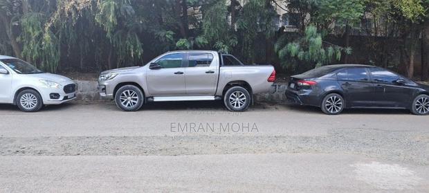 Toyota Hilux 2020 Gray