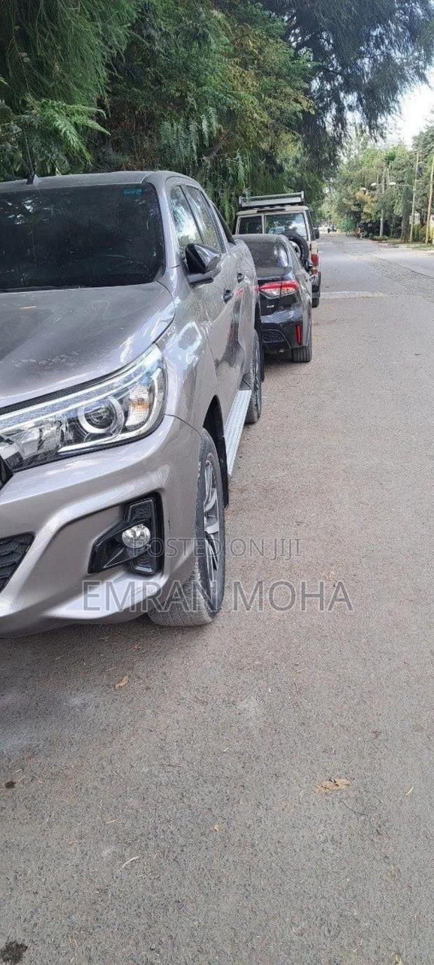 Toyota Hilux 2020 Gray