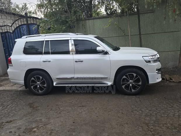 Toyota Land Cruiser 3.3 Diesel 4WD 2021 White