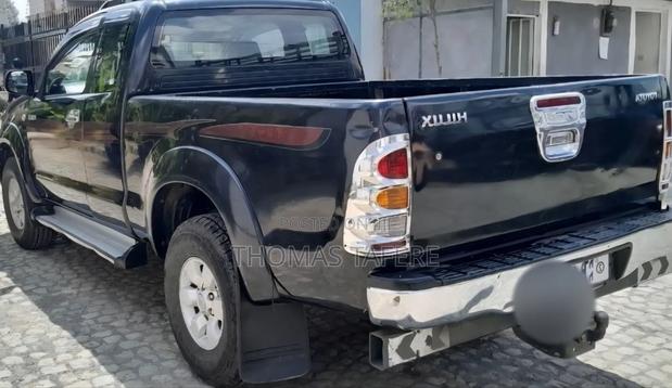 Toyota Hilux 2010 Black