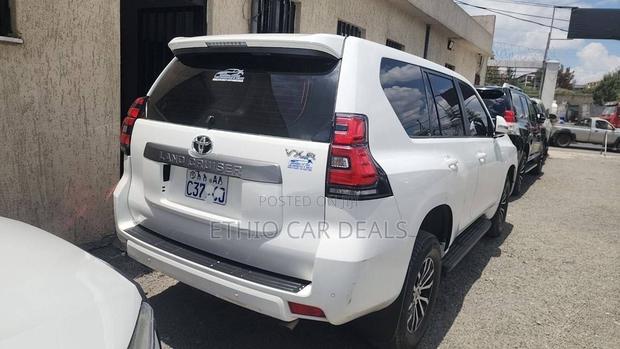 Toyota Land Cruiser Prado 2022 White