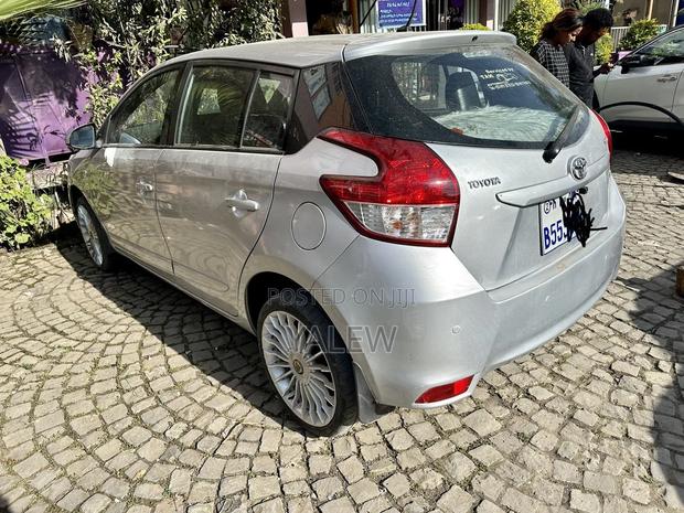 Toyota Yaris 2015 Silver