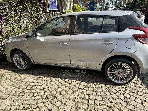 Toyota Yaris 2015 Silver