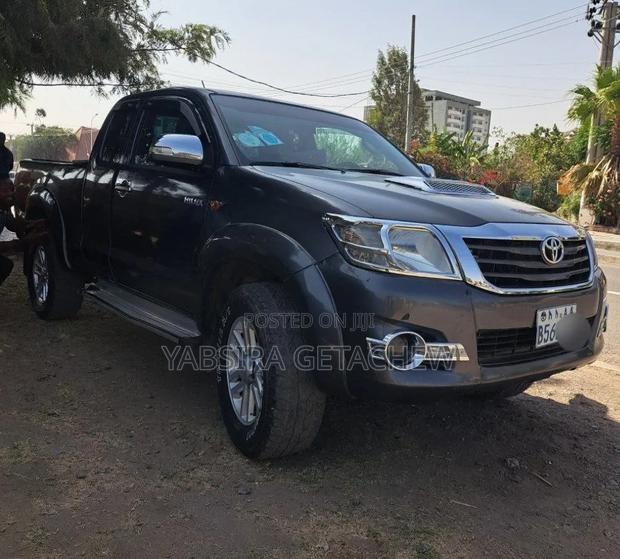 Toyota Hilux 2015 Black