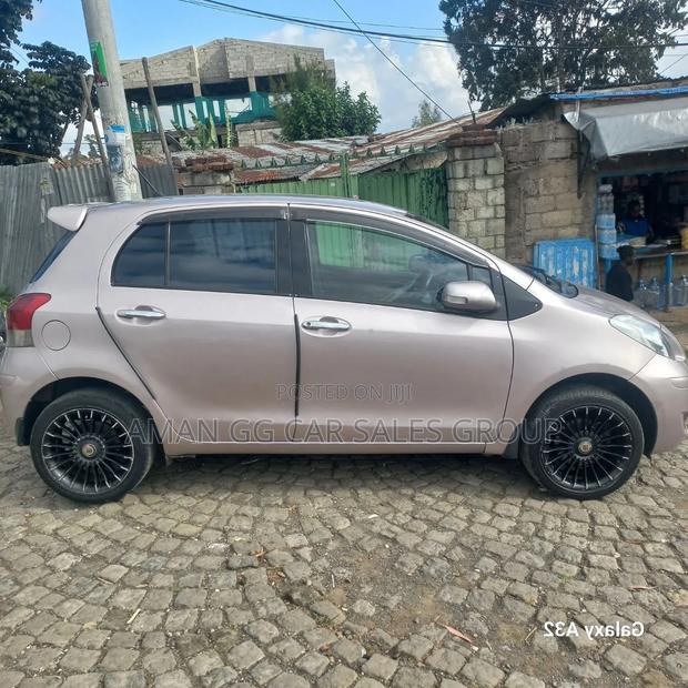Toyota Yaris 2010 Purple