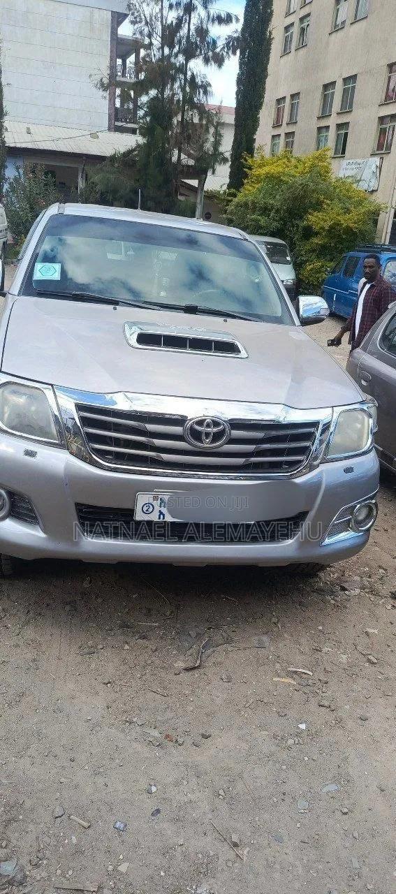 Toyota Hilux 2015 Silver