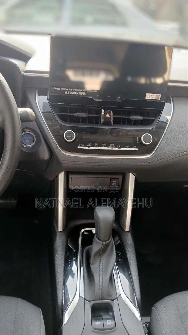 Toyota Corolla Cross Hybrid 2024 White