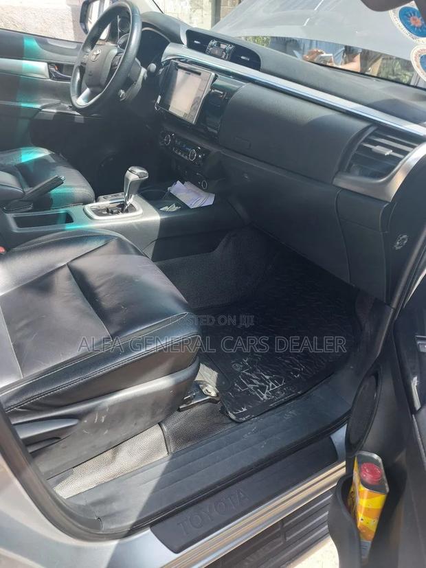 Toyota Hilux 2018 Silver