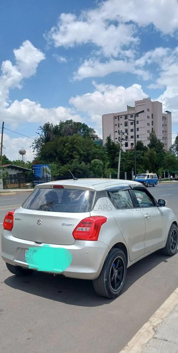 Suzuki Swift 2022 Silver