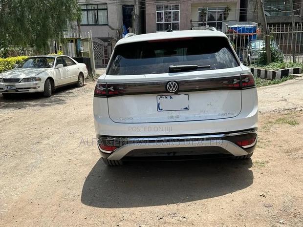 Volkswagen ID.6 2024 White