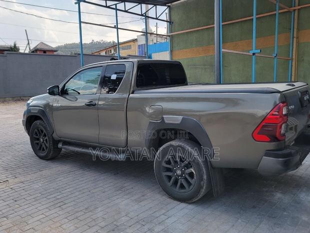 Toyota Hilux 2021 Gray