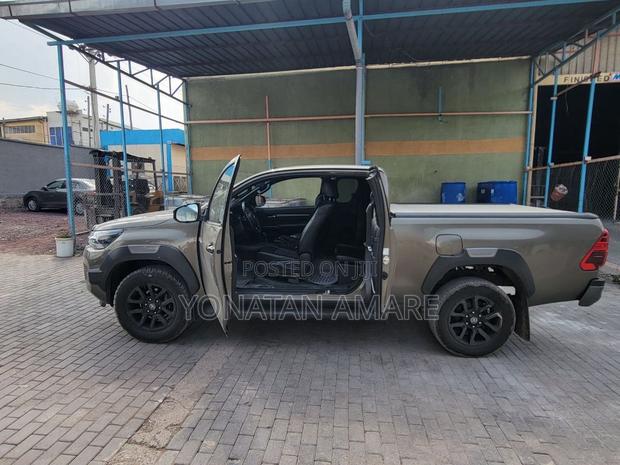 Toyota Hilux 2021 Gray