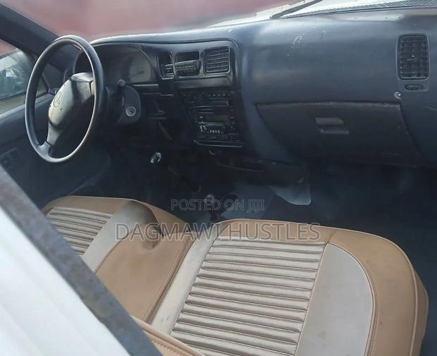 Toyota Hilux 2003 White
