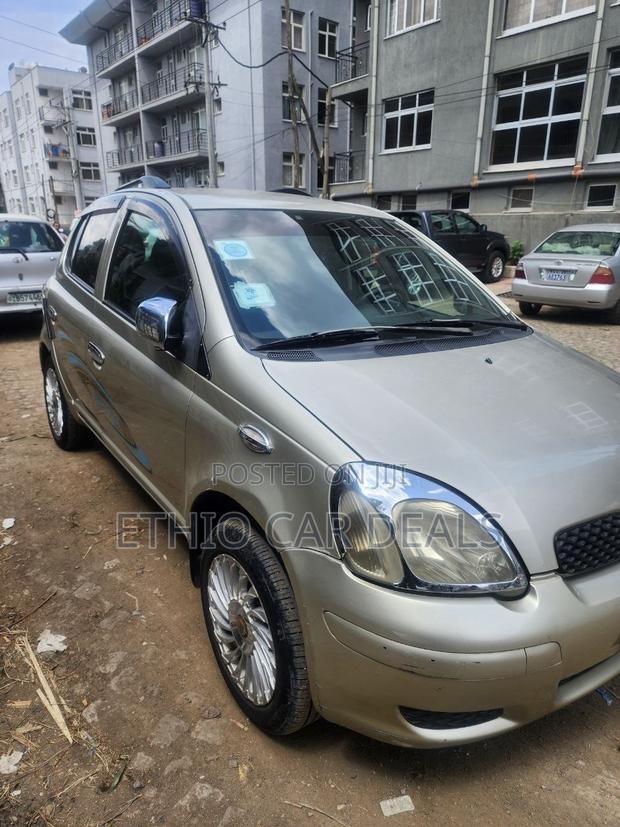 Toyota Vitz 2004 Silver