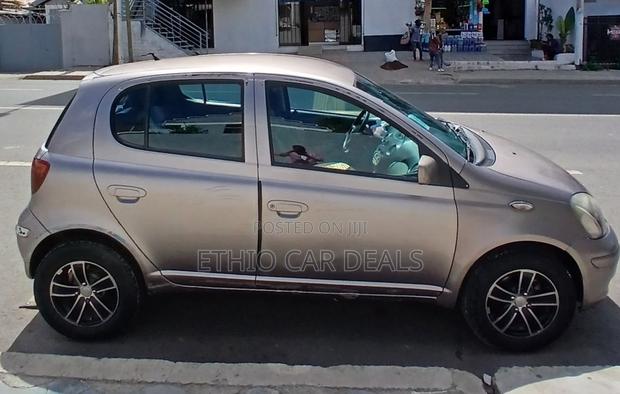 Toyota Vitz 2003 Silver
