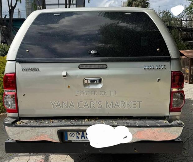 Toyota Hilux 2013 Silver