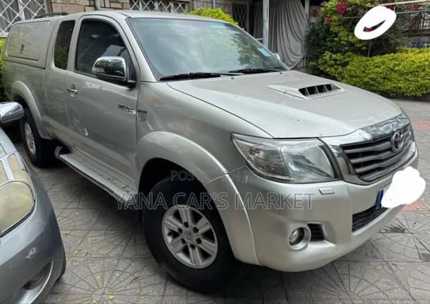 Toyota Hilux 2013 Silver