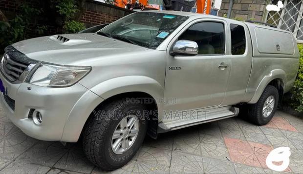 Toyota Hilux 2013 Silver