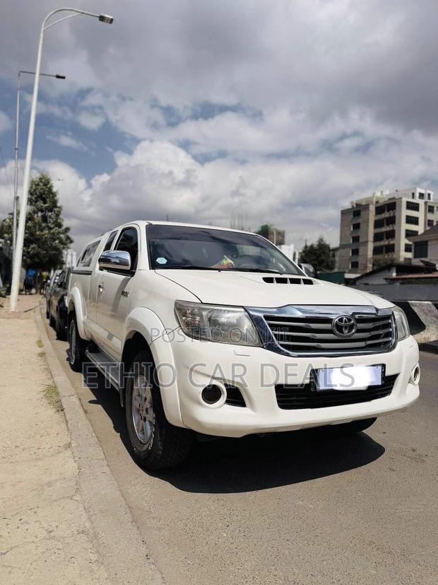 Toyota Hilux 3.0 D-4D 4x4 2013 White