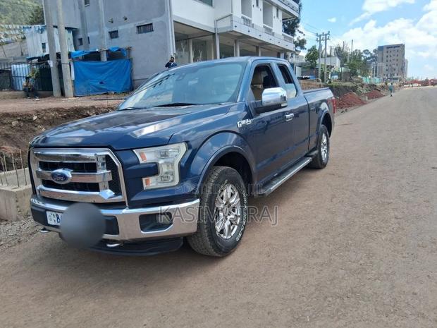 Ford F-150 Lariat 4x2 SuperCab Styleside 6.5 ft. box 145 in. WB 2017 Gray
