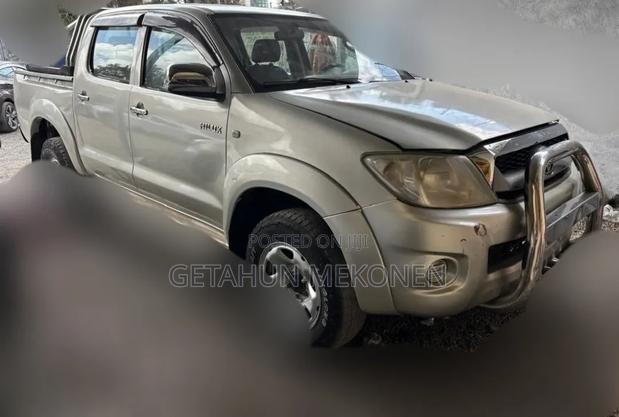 Toyota Hilux 2009 Gold