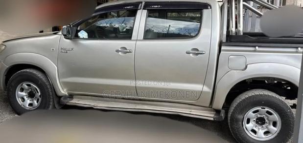 Toyota Hilux 2009 Gold