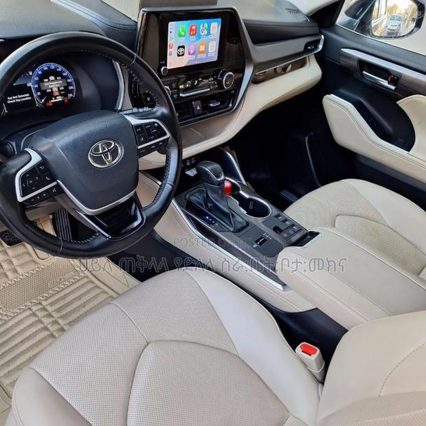 Toyota Highlander Hybrid 2023 Gray