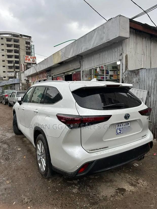 Toyota Highlander Hybrid 2023 White