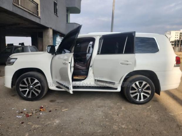 Toyota Land Cruiser 2012 White