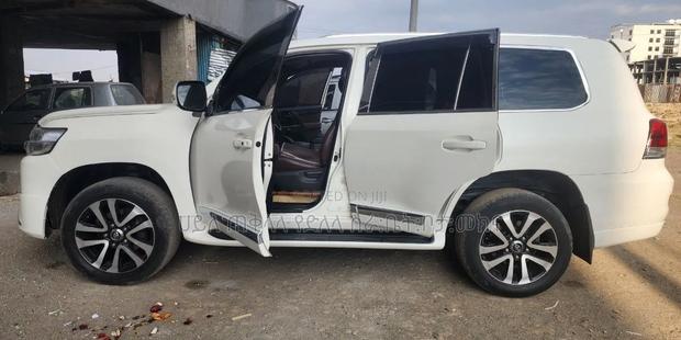 Toyota Land Cruiser 2012 White