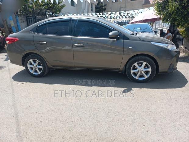 Toyota Yaris 2021 Brown