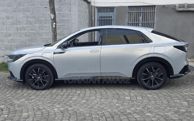 Honda e:NS2 68.8 kWh FWD 2025 Silver