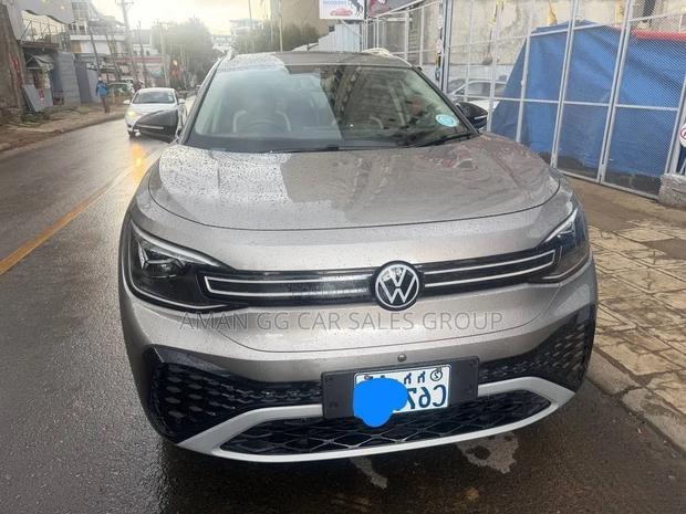 Volkswagen ID.6 2024 Gold