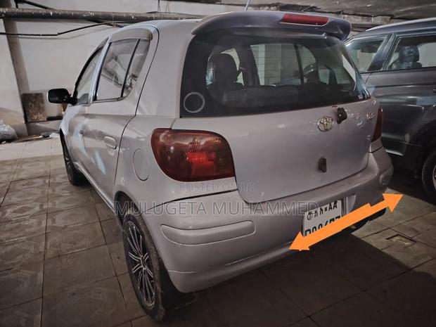 Toyota Vitz 2004 Silver