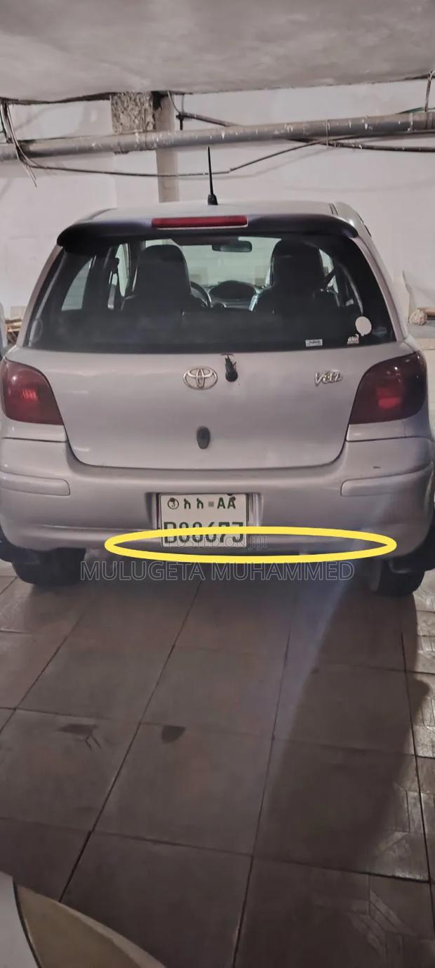 Toyota Vitz 2004 Silver