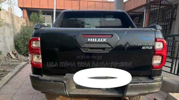 Toyota Hilux 2021 Matt Black