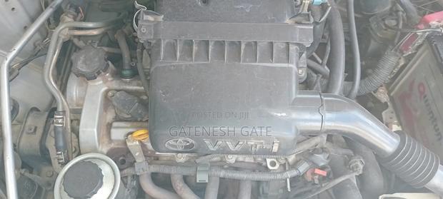 Toyota Vitz 2000 Silver
